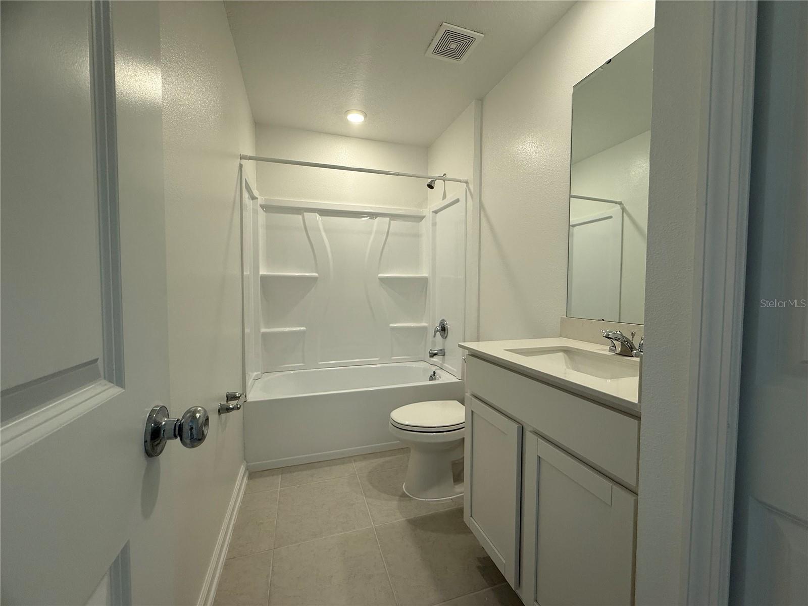 HUNT CLUB AT LAKE WALES PHASE 1 - Residential Lease