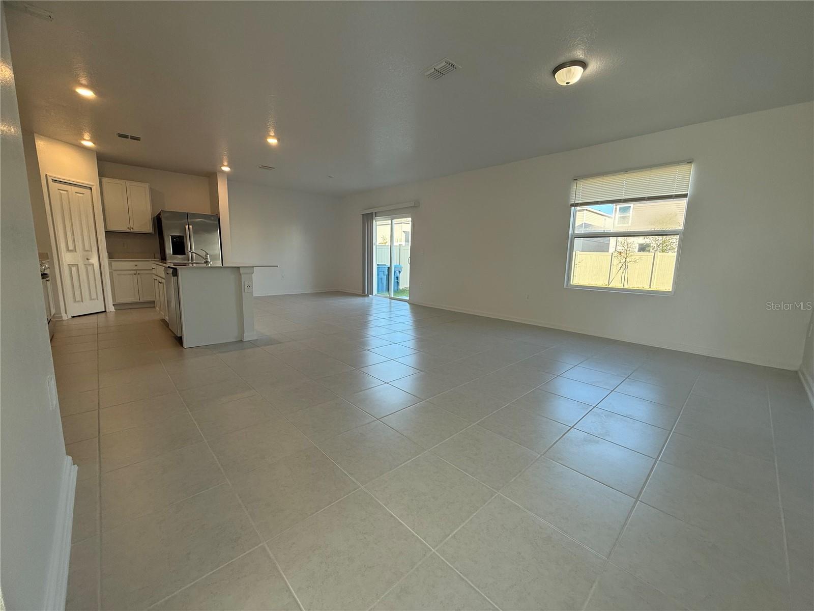 HUNT CLUB AT LAKE WALES PHASE 1 - Residential Lease