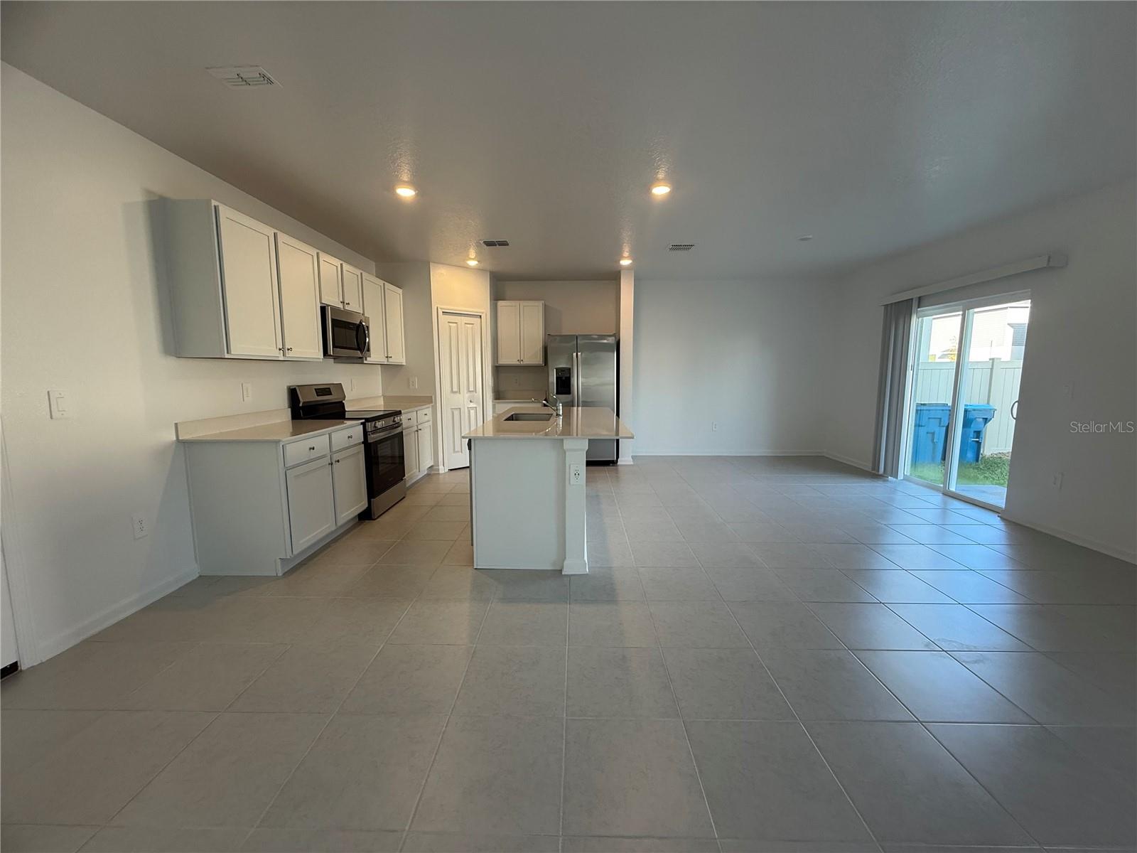 HUNT CLUB AT LAKE WALES PHASE 1 - Residential Lease