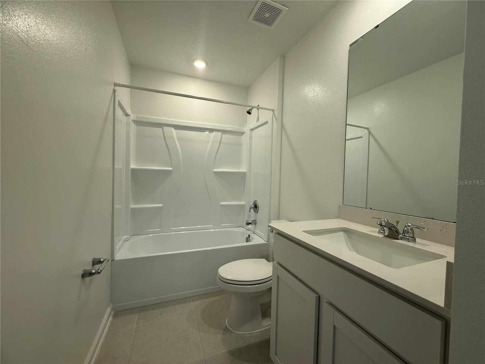 HUNT CLUB AT LAKE WALES PHASE 1 - Residential Lease