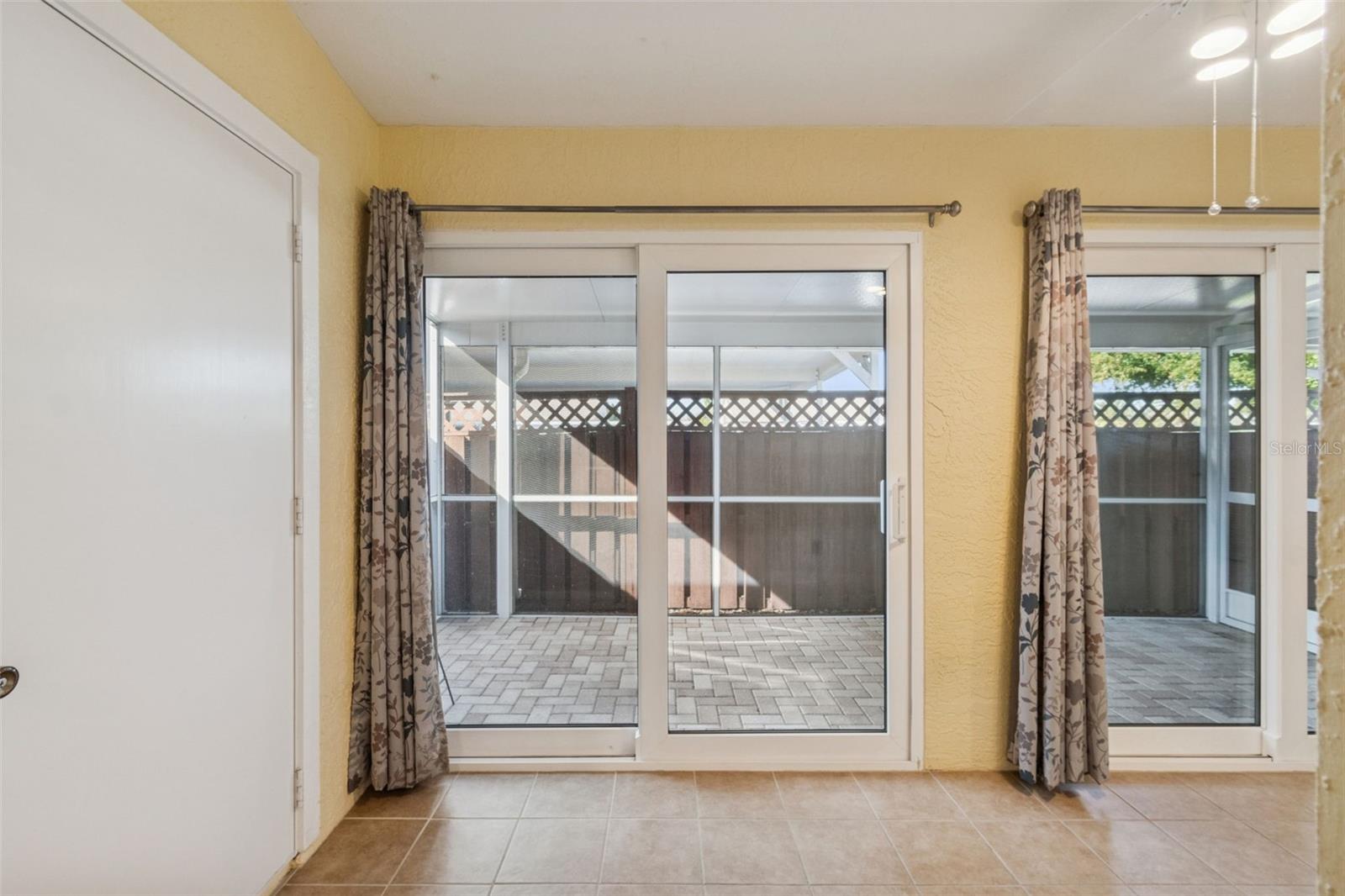 COUNTRY VILLAGE - Residential