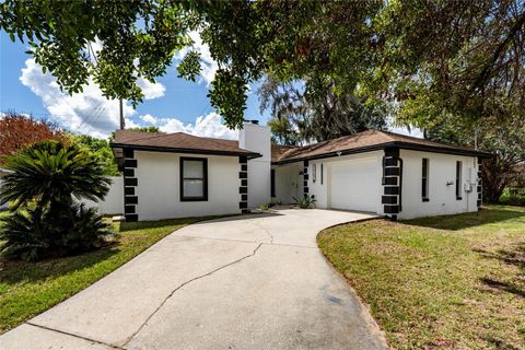 Photo of 1727 Sandalwood Circle SW, Winter Haven, FL 33880 (MLS # S5145917)