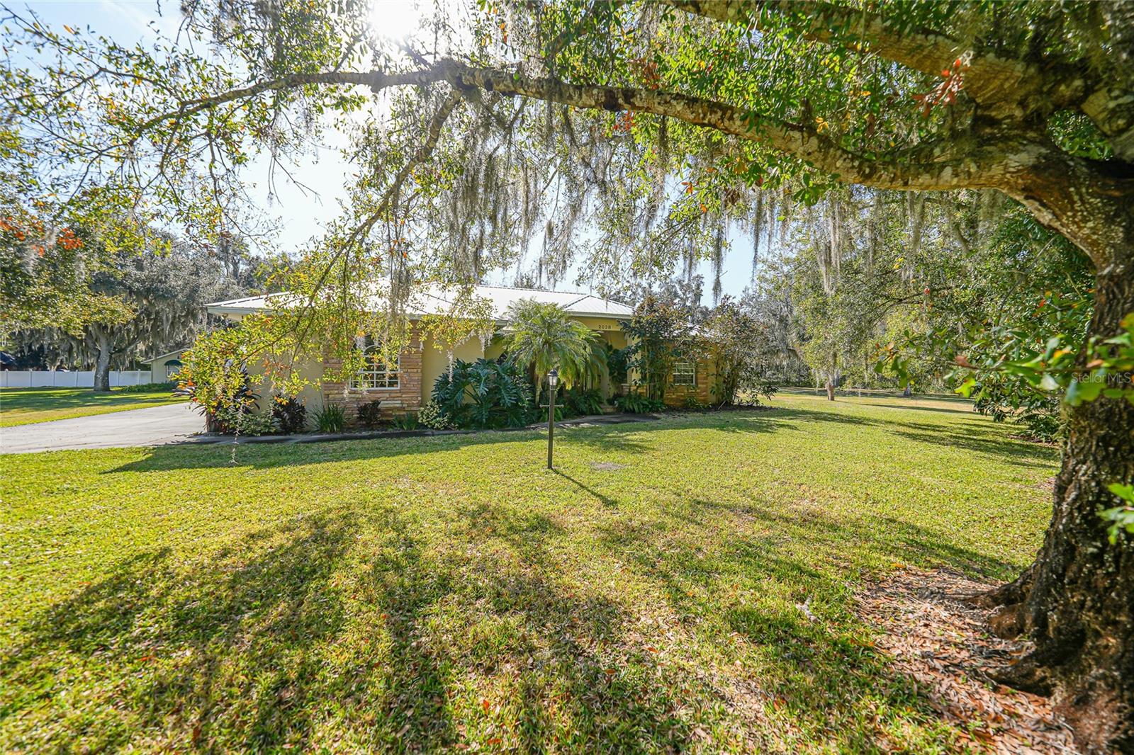 VOSS OAKS - Residential