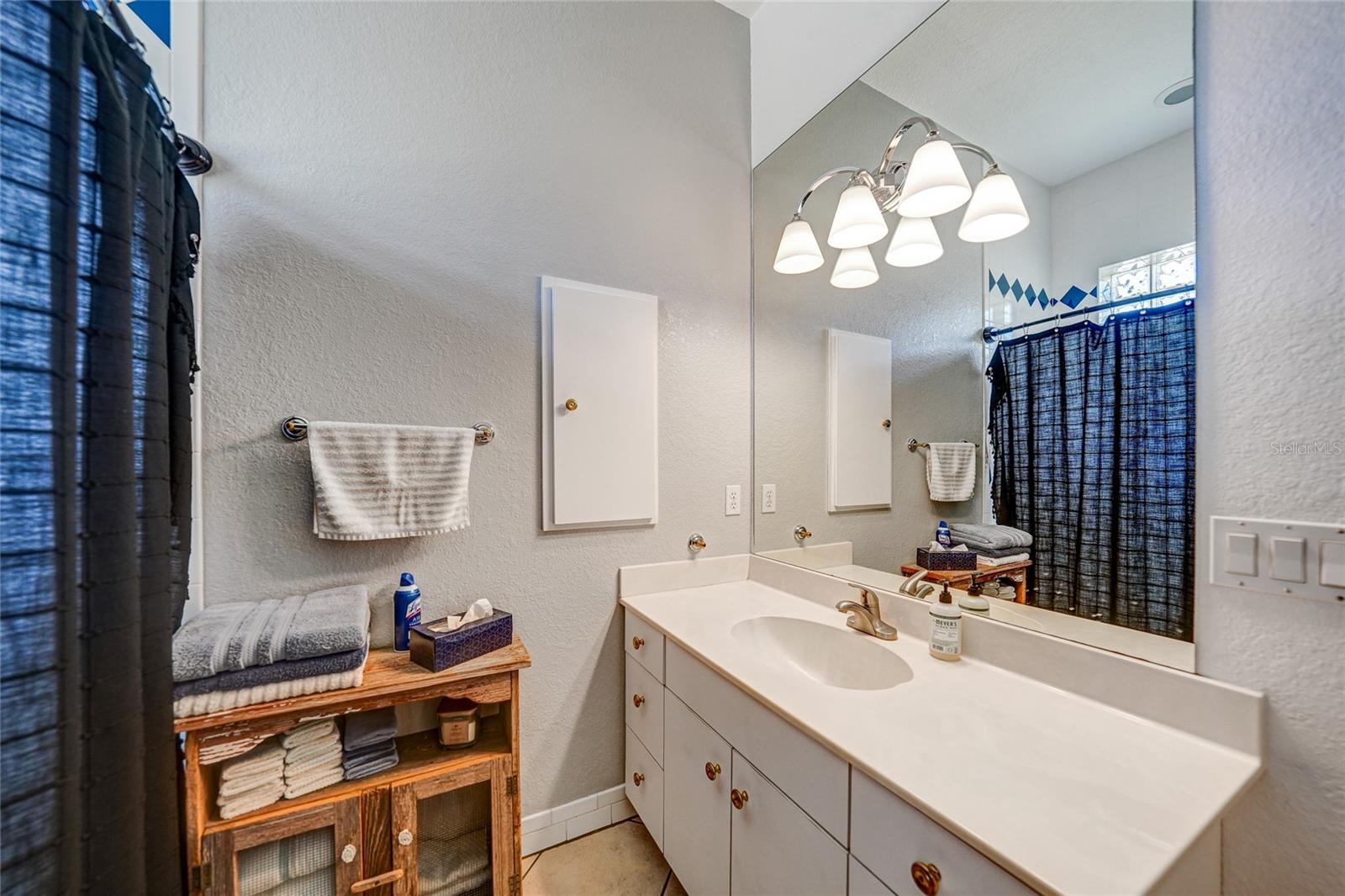 VOSS OAKS - Residential