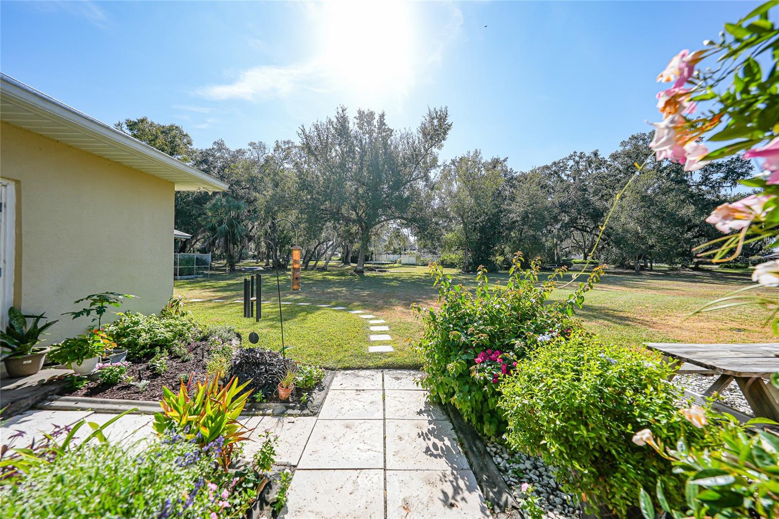 VOSS OAKS - Residential