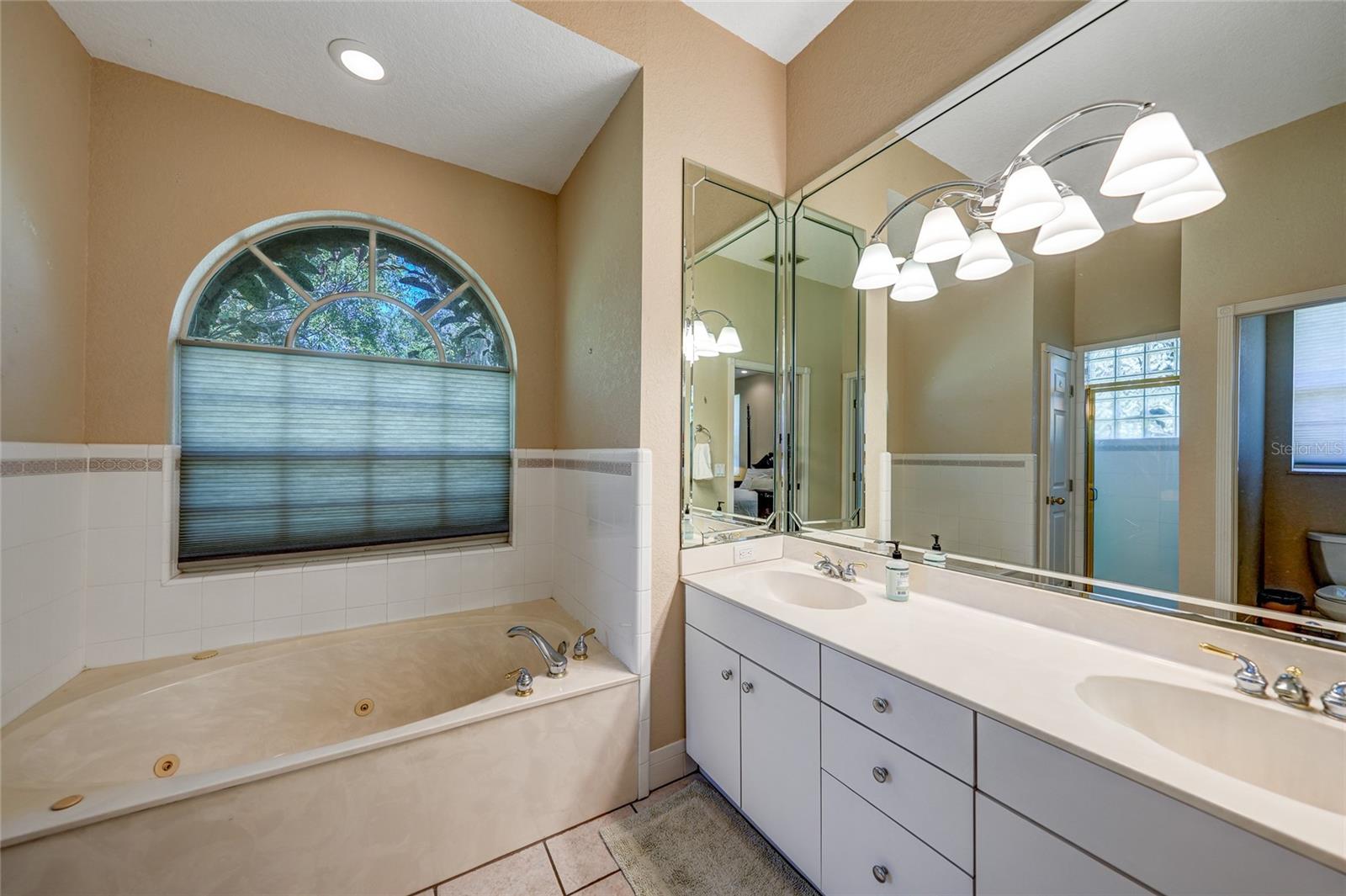 VOSS OAKS - Residential