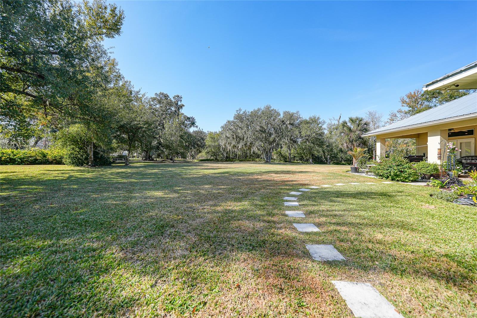 VOSS OAKS - Residential