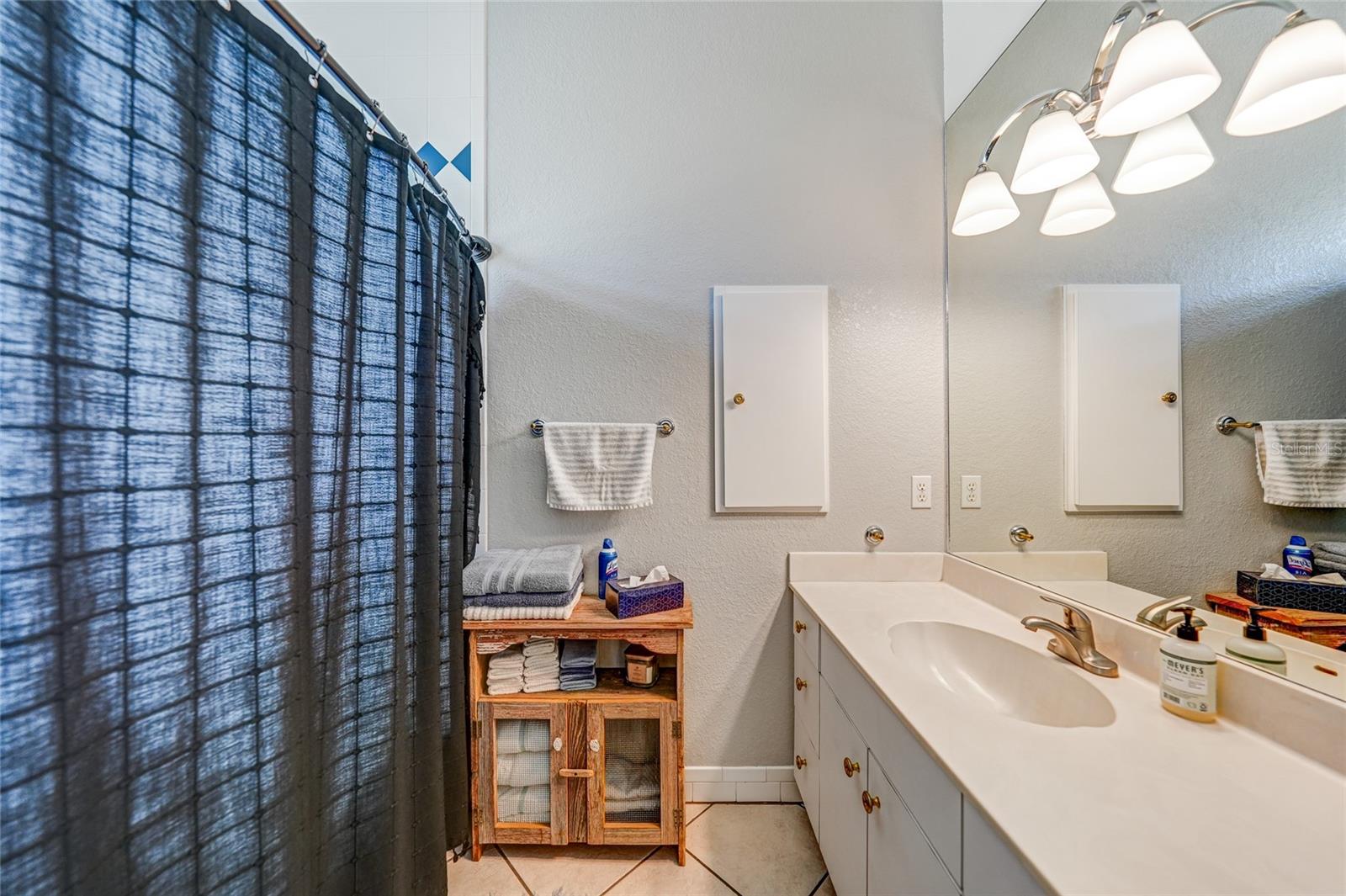 VOSS OAKS - Residential