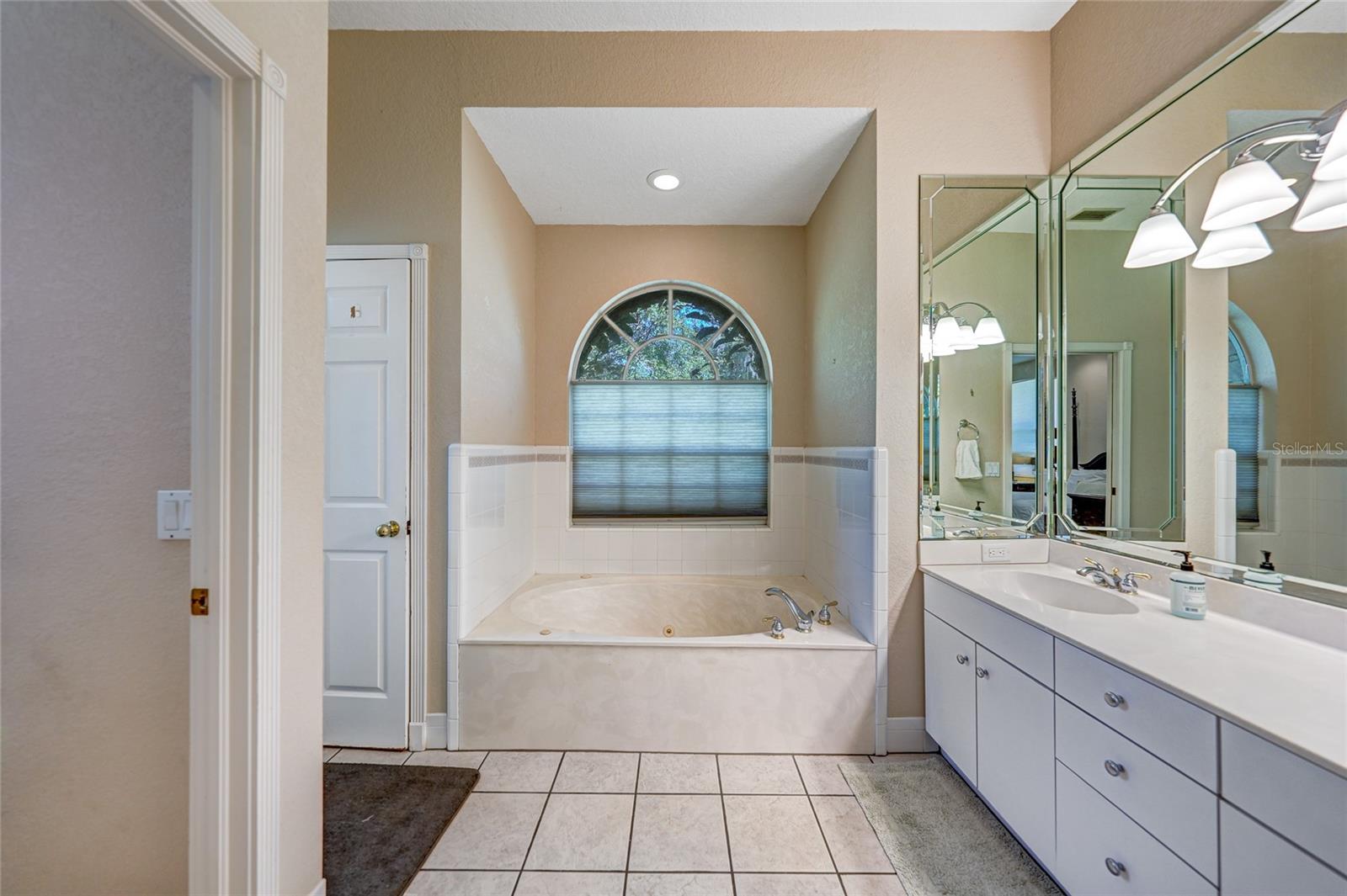 VOSS OAKS - Residential