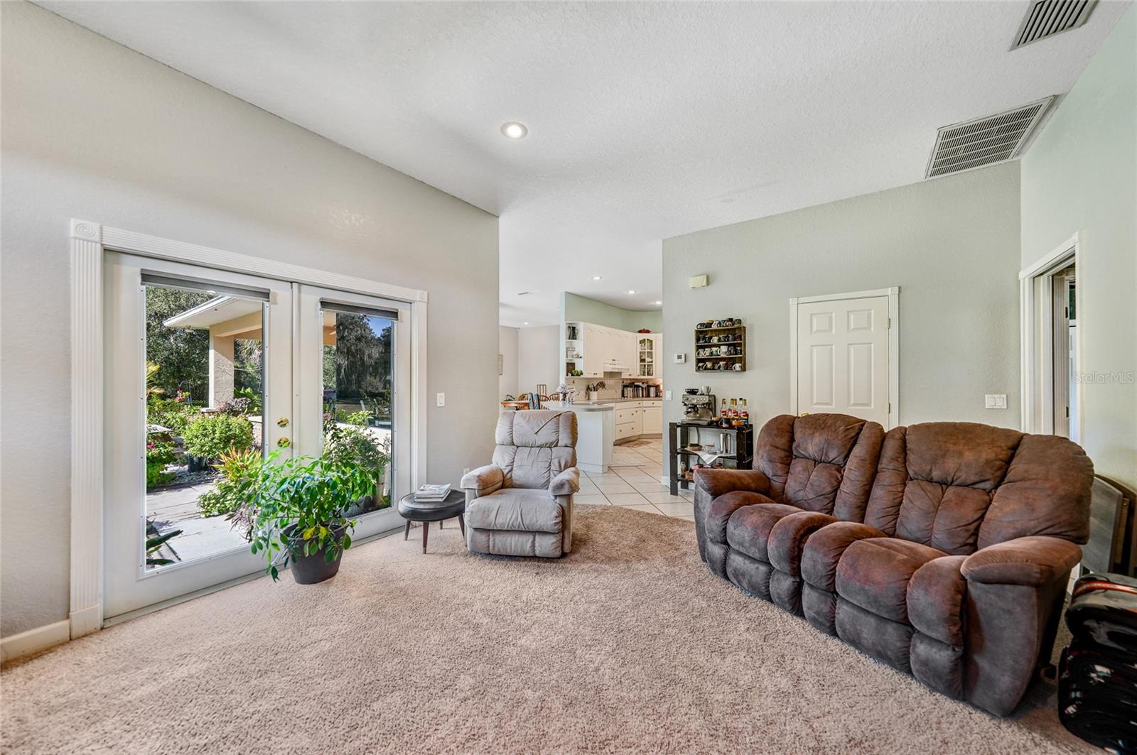 VOSS OAKS - Residential