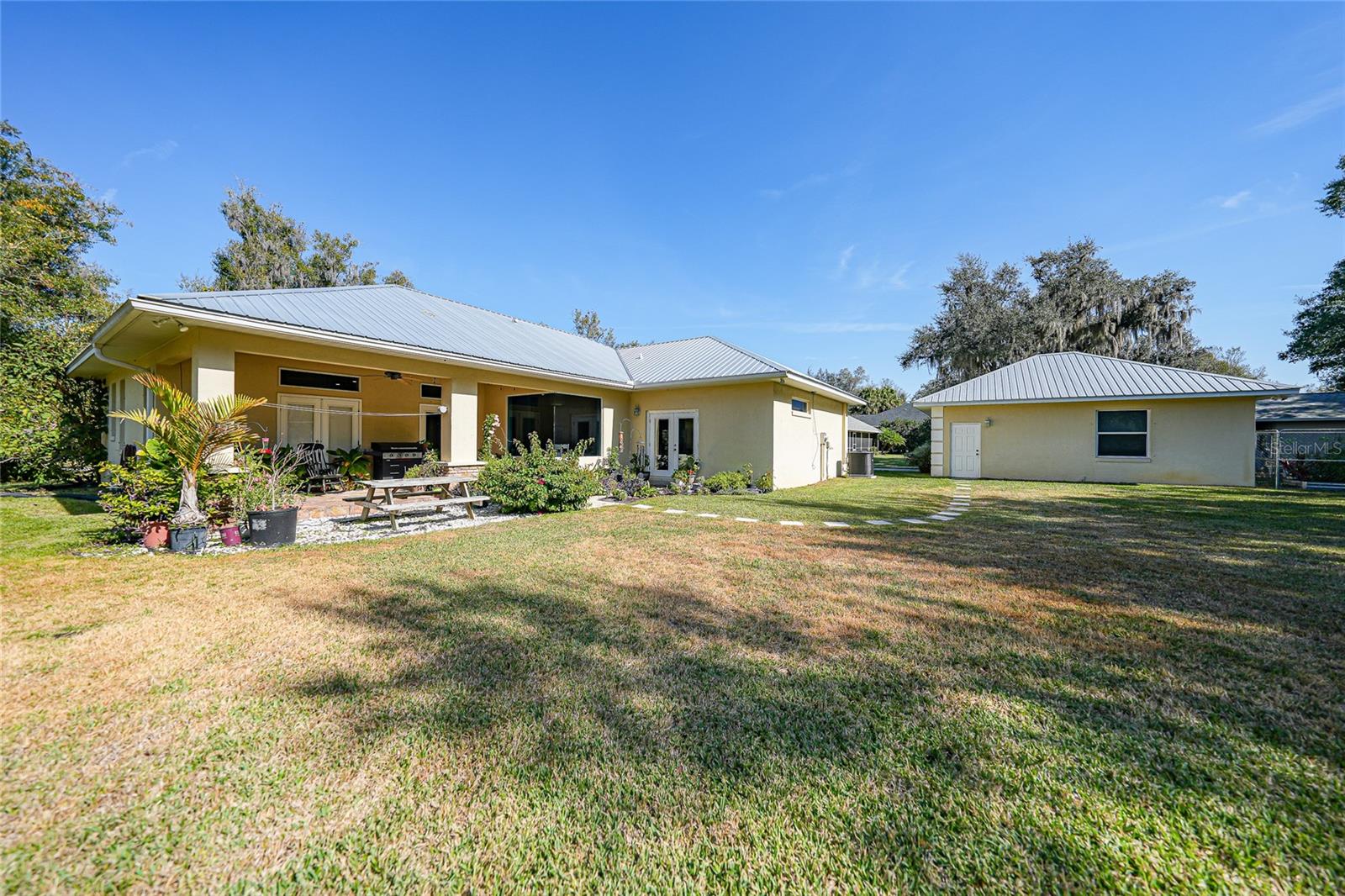 VOSS OAKS - Residential