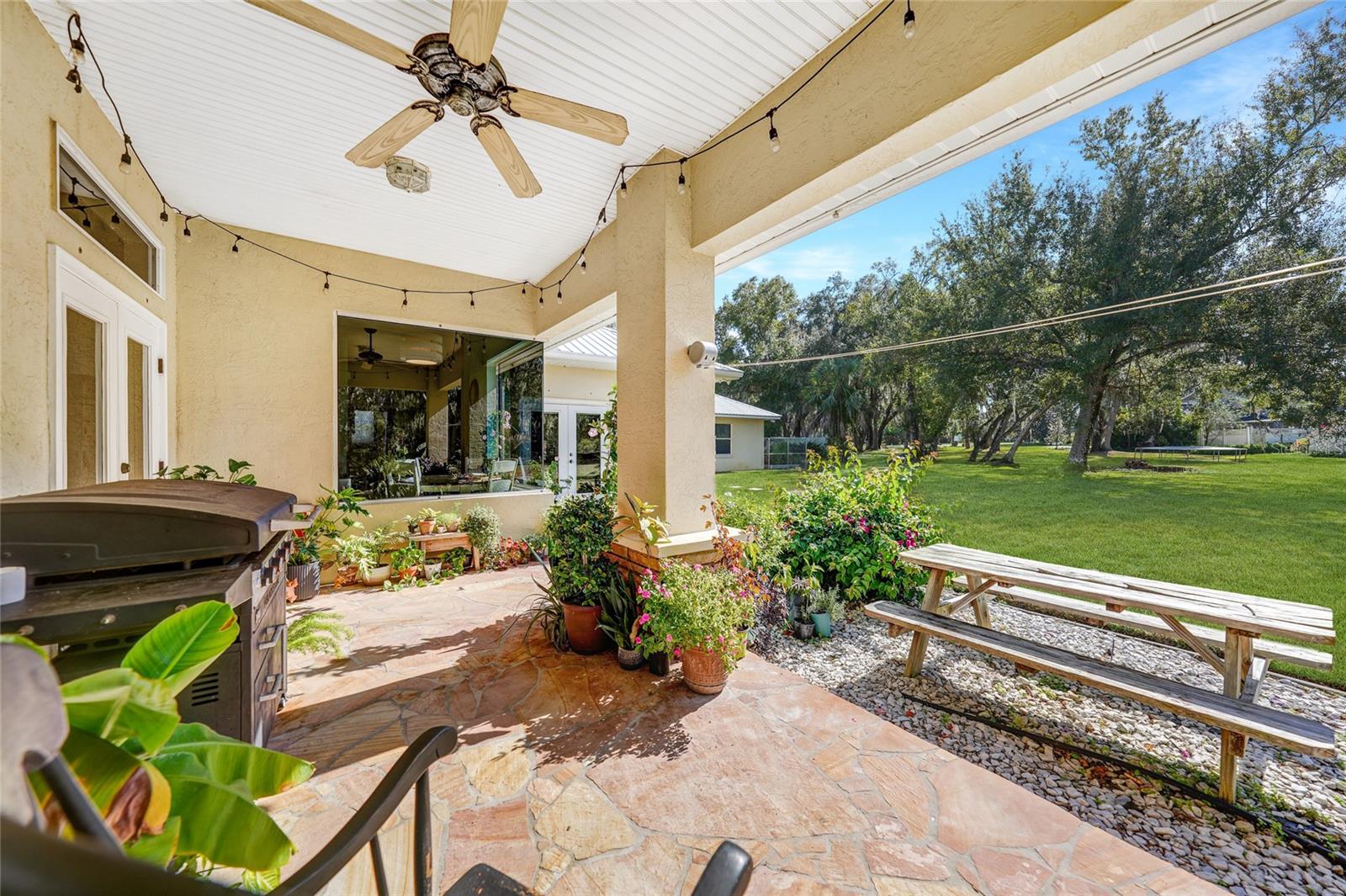 VOSS OAKS - Residential