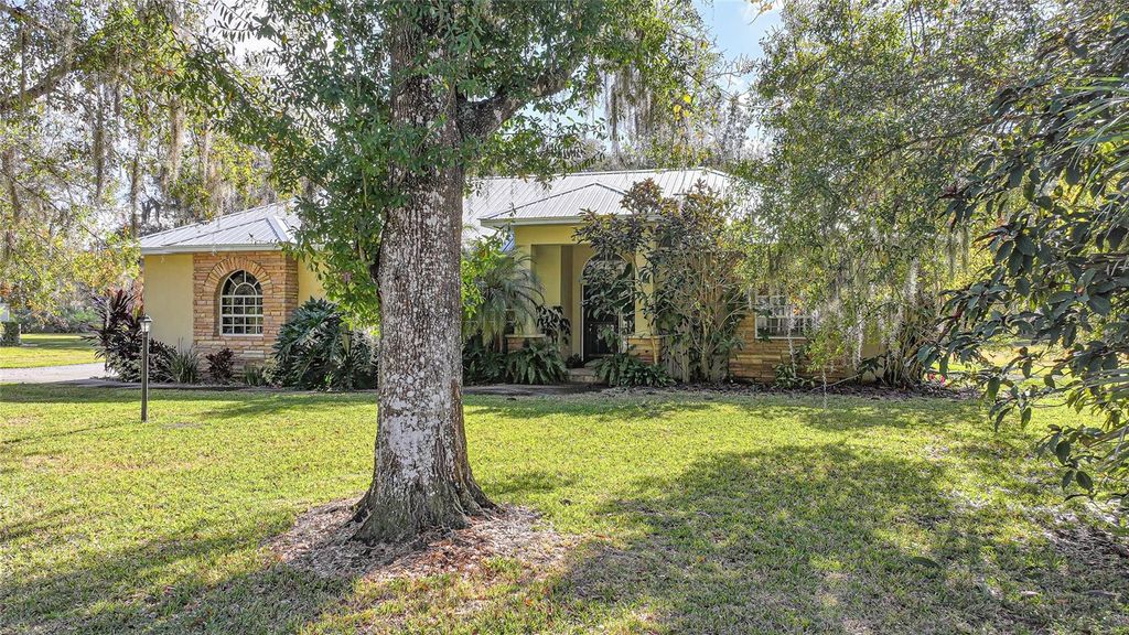 Photo of 2038 NE Voss Oaks Circle, Arcadia, FL 34266 (MLS # C7519641)