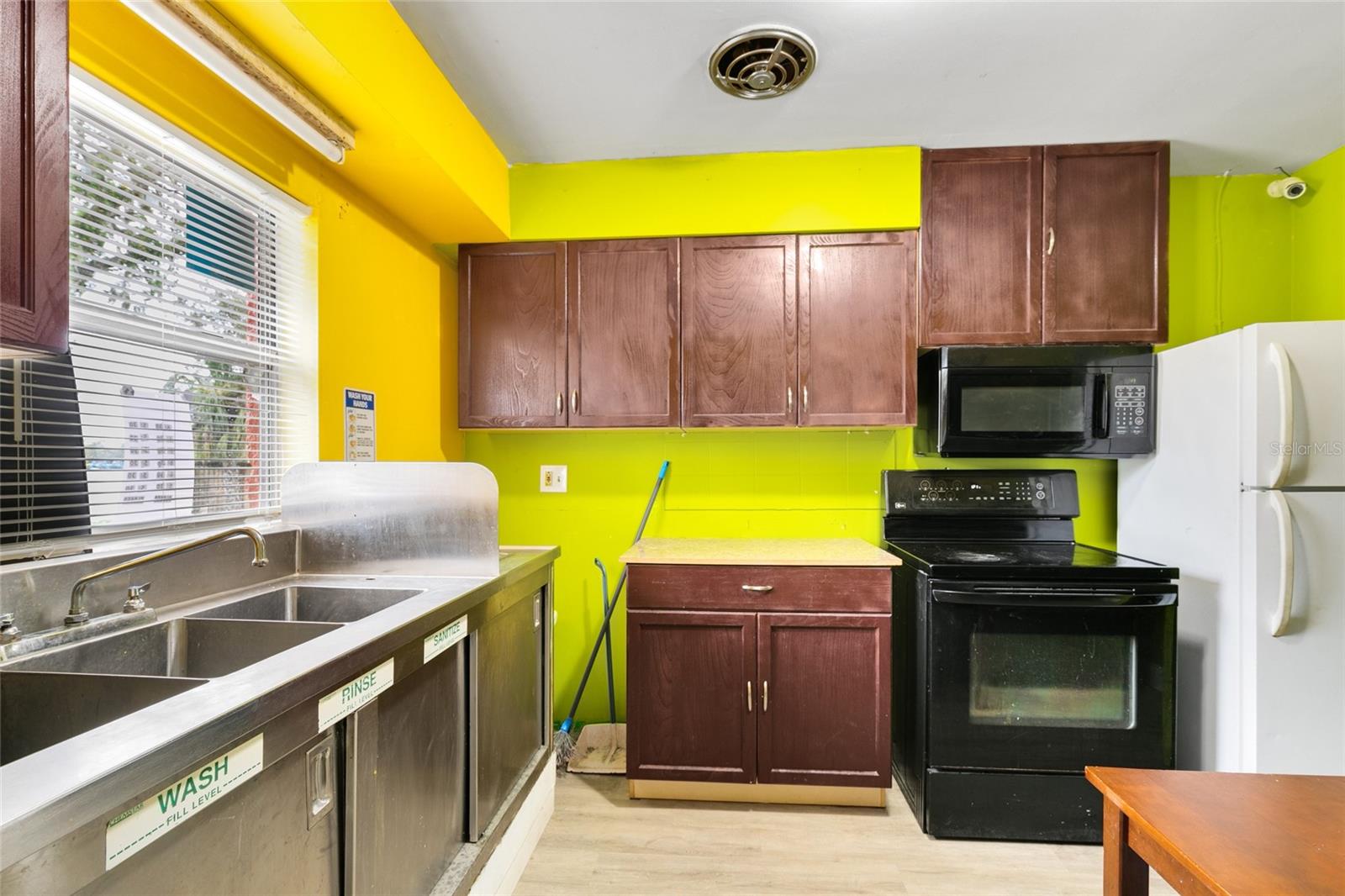 MONTOVALLO - Commercial Sale