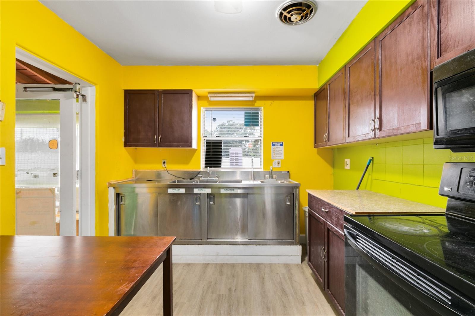 MONTOVALLO - Commercial Sale