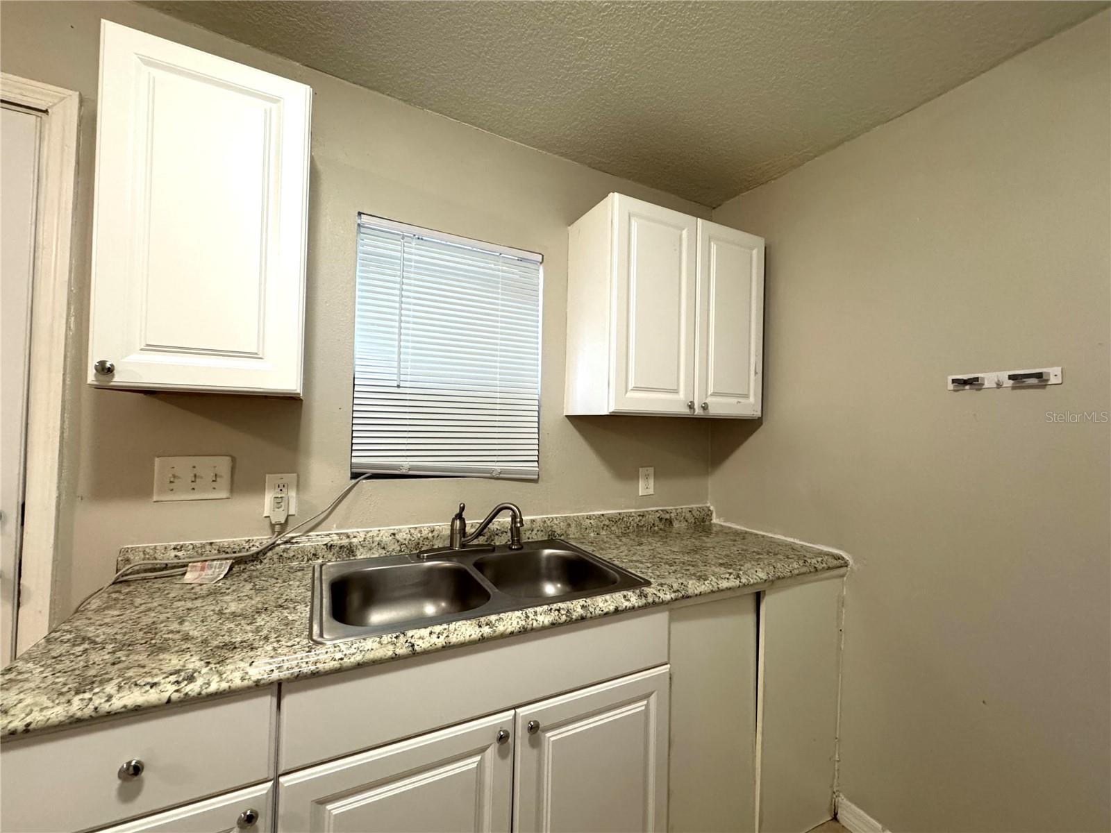 VOLUSIA CO ABST TITLE & INV CO RESUB BLK 18 - Residential Lease