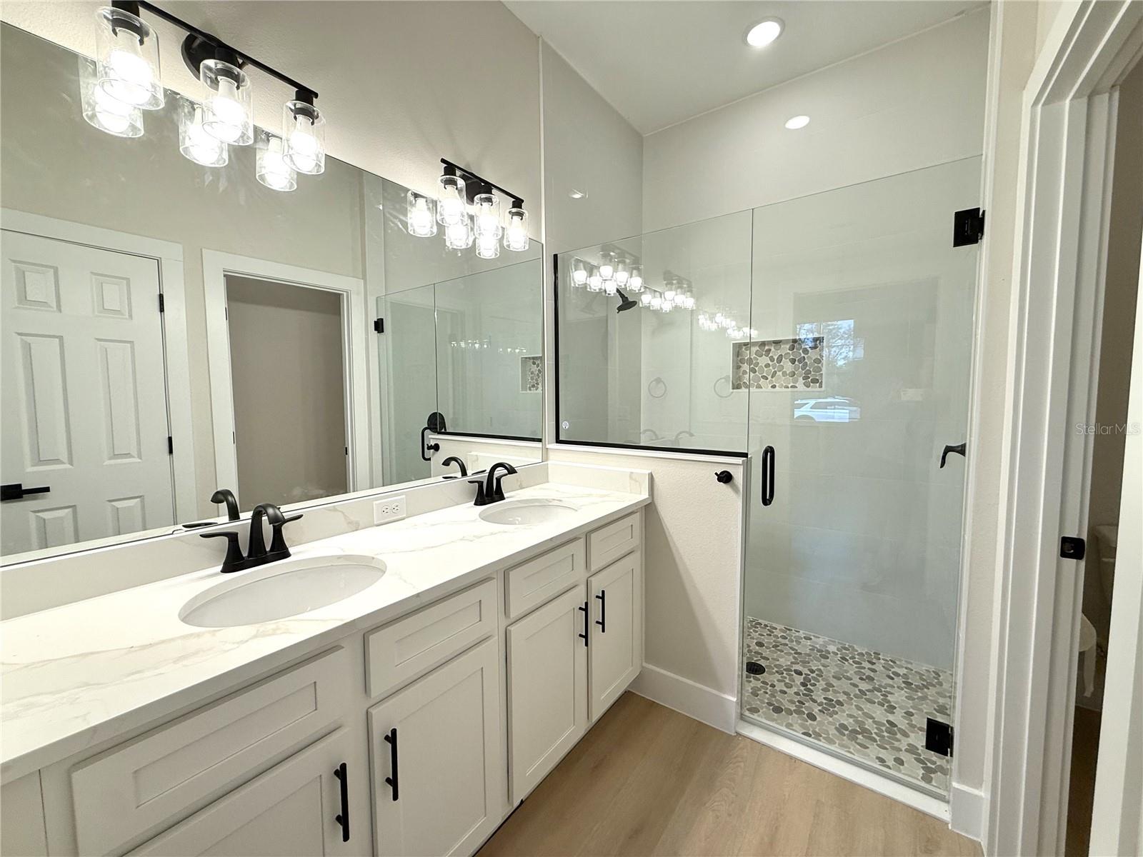 RED-HILL FARMS - Residential