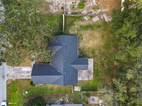 A home in LAKELAND