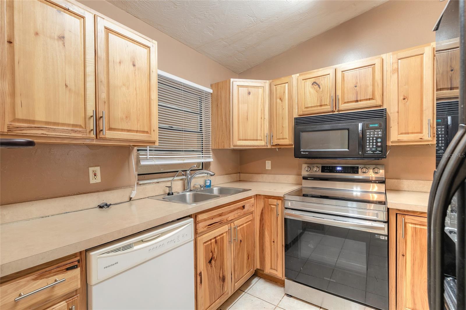 RIVIERA VILLAGE - Residential