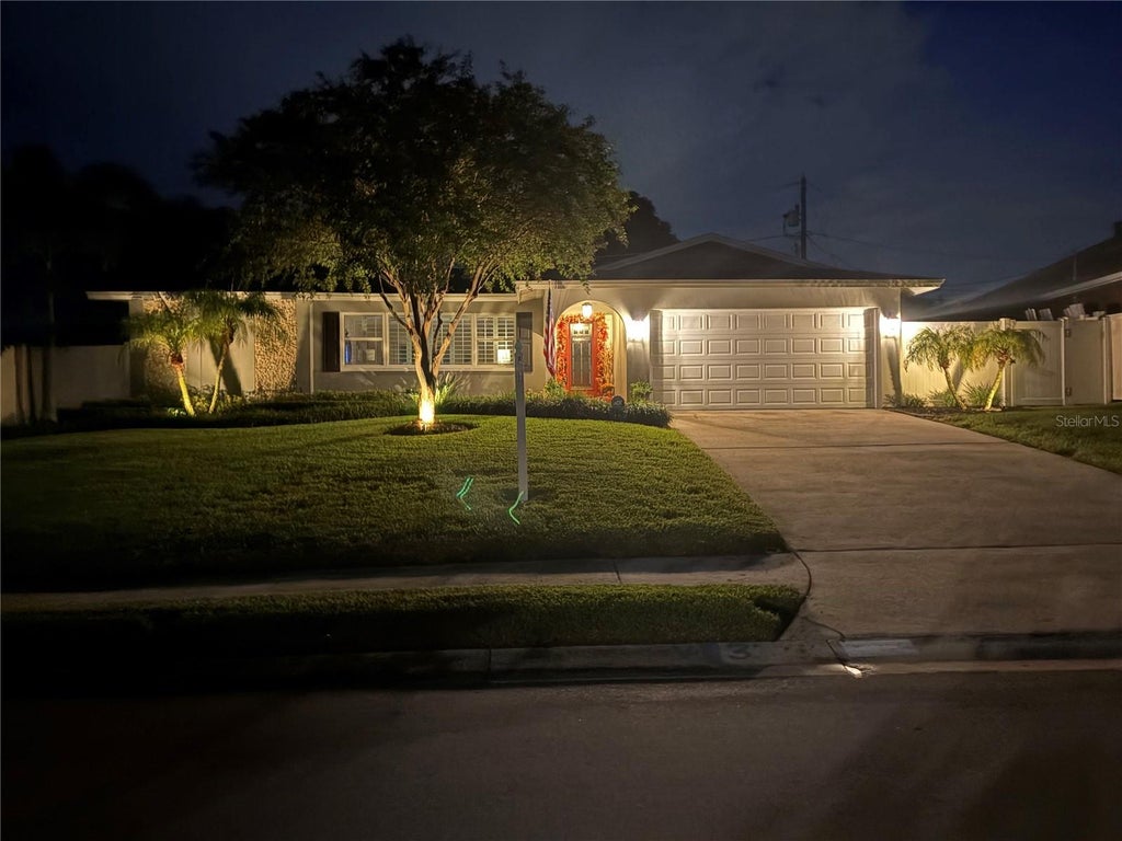 Photo of 14271 Iroquois Avenue, Largo, FL 33774 (MLS # TB8550772)