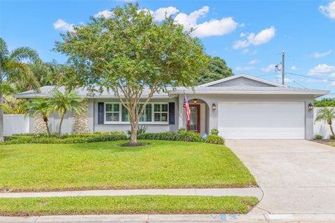 Photo of 14271 Iroquois Avenue, Largo, FL 33774 (MLS # TB8550772)