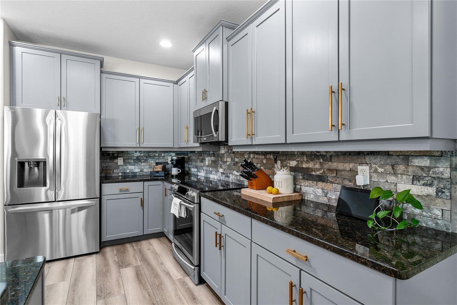 LAKE COVE POINTE PH 2 - Residential