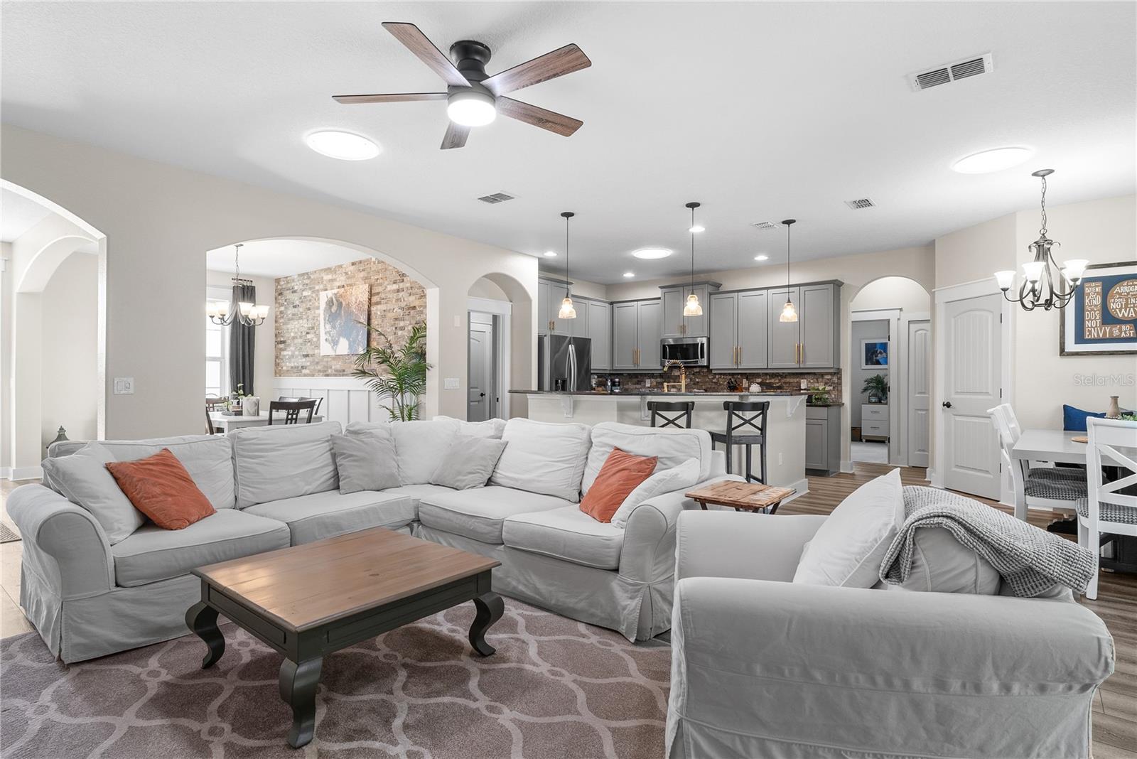 LAKE COVE POINTE PH 2 - Residential