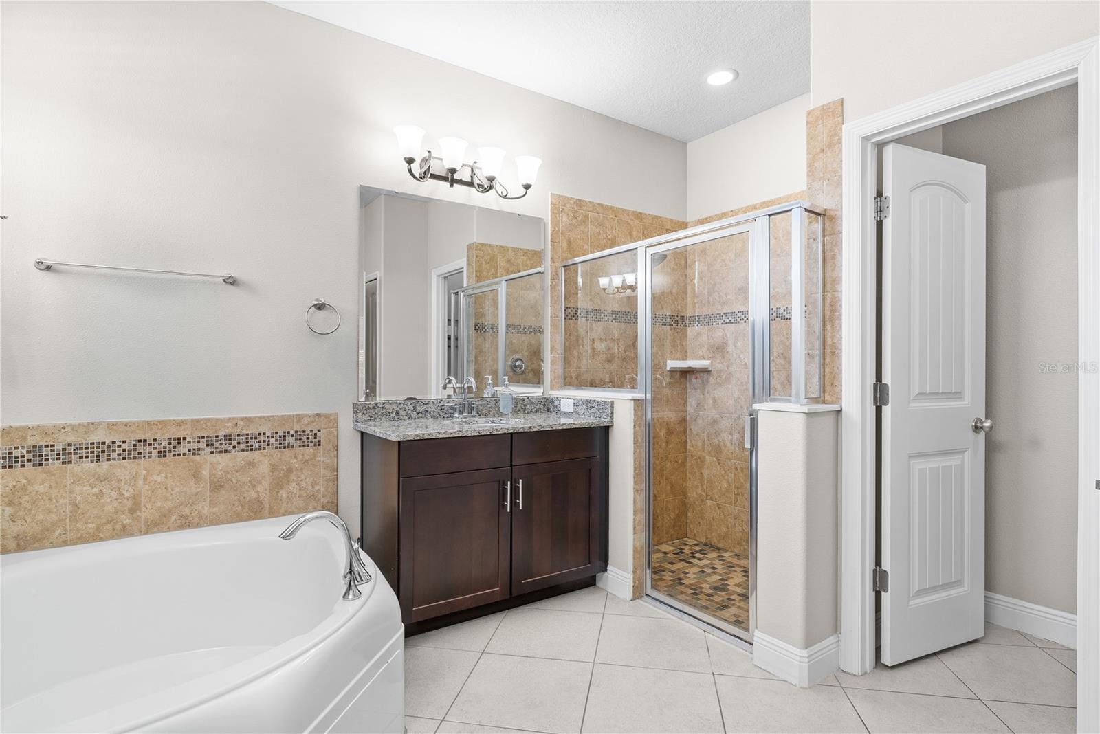 LAKE COVE POINTE PH 2 - Residential