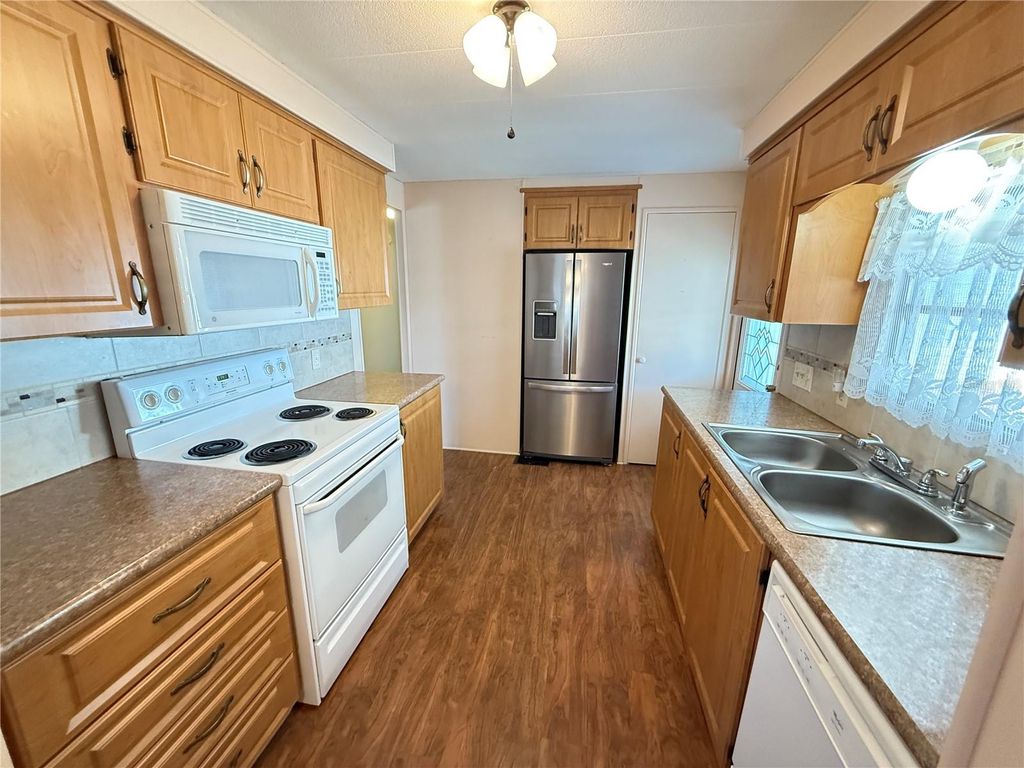 Photo of 539 Mount Piney Avenue NE #689, St Petersburg, FL 33702 (MLS # TB8454370)