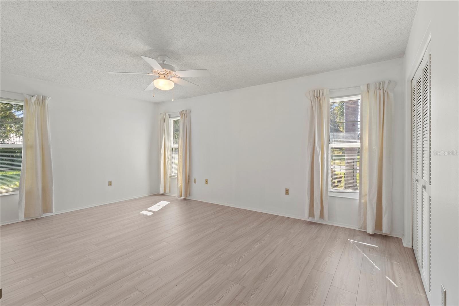 VILLAGE GREEN OF BRADENTON - Residential