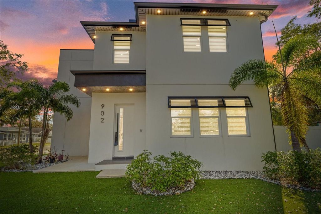 Photo of 902 W Sligh Avenue, Tampa, FL 33604 (MLS # TB8464299)