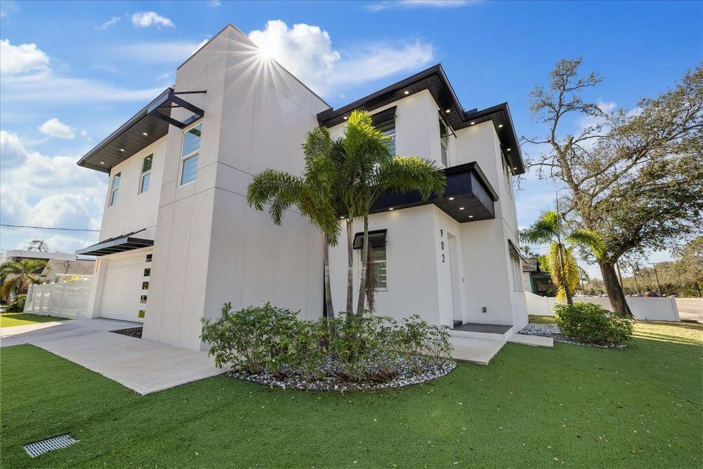 Photo of 902 W Sligh Avenue, Tampa, FL 33604 (MLS # TB8464299)