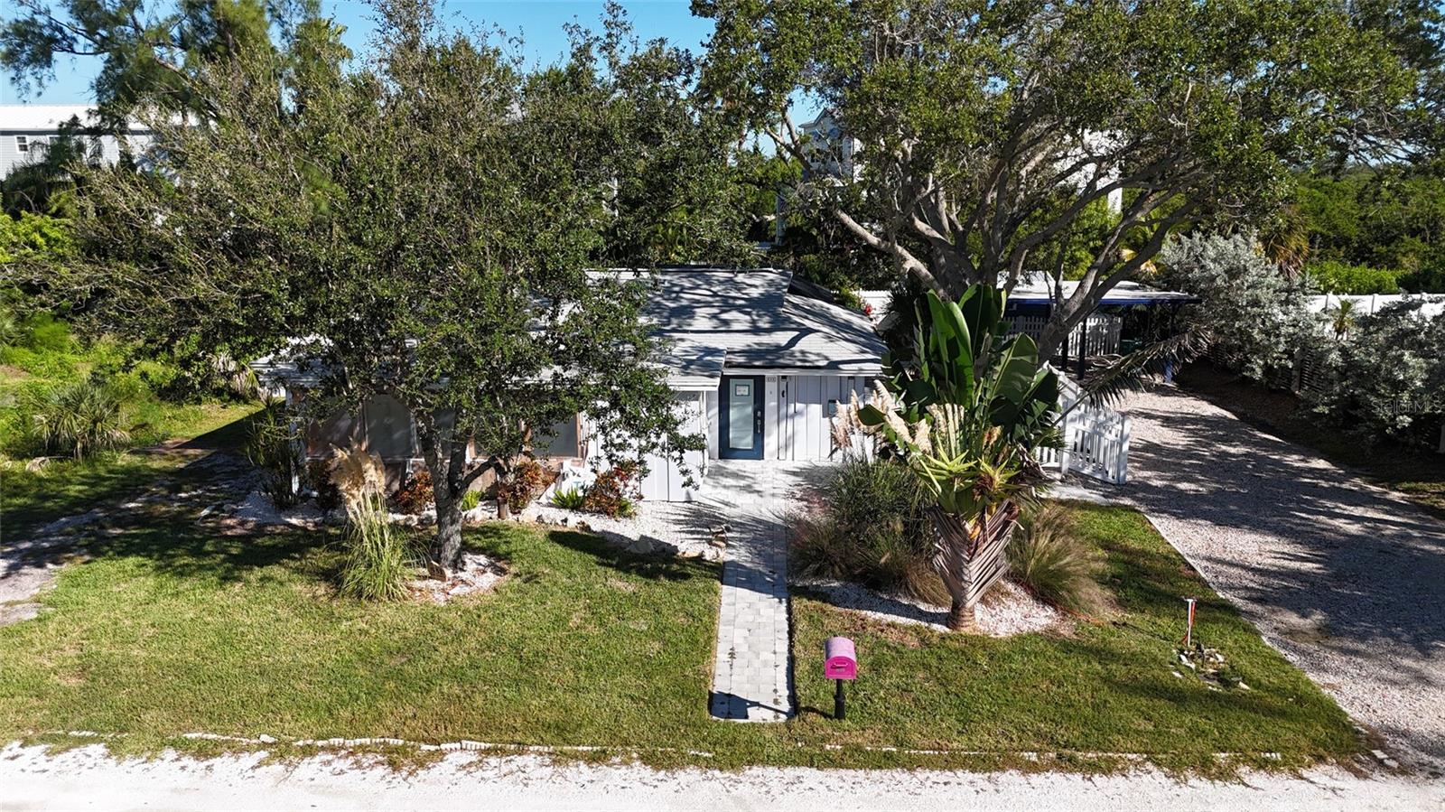 SLEEPY LAGOON - Residential