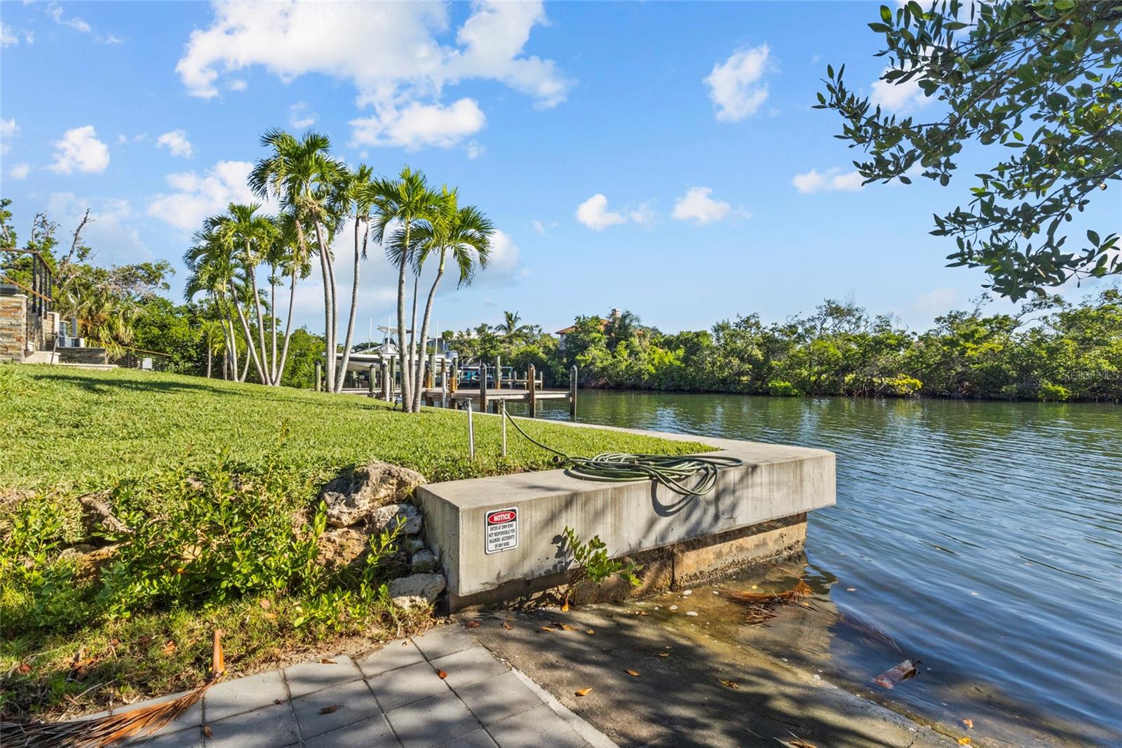 SLEEPY LAGOON - Residential