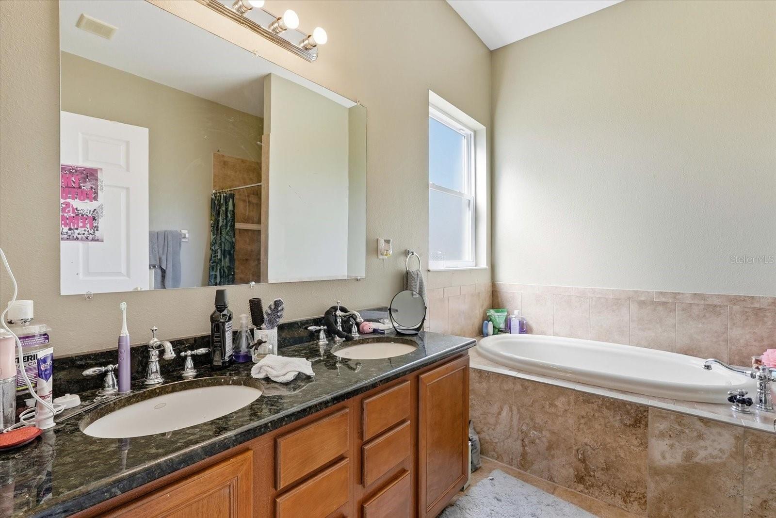 GIUSTOS TWNHMS - Residential Income