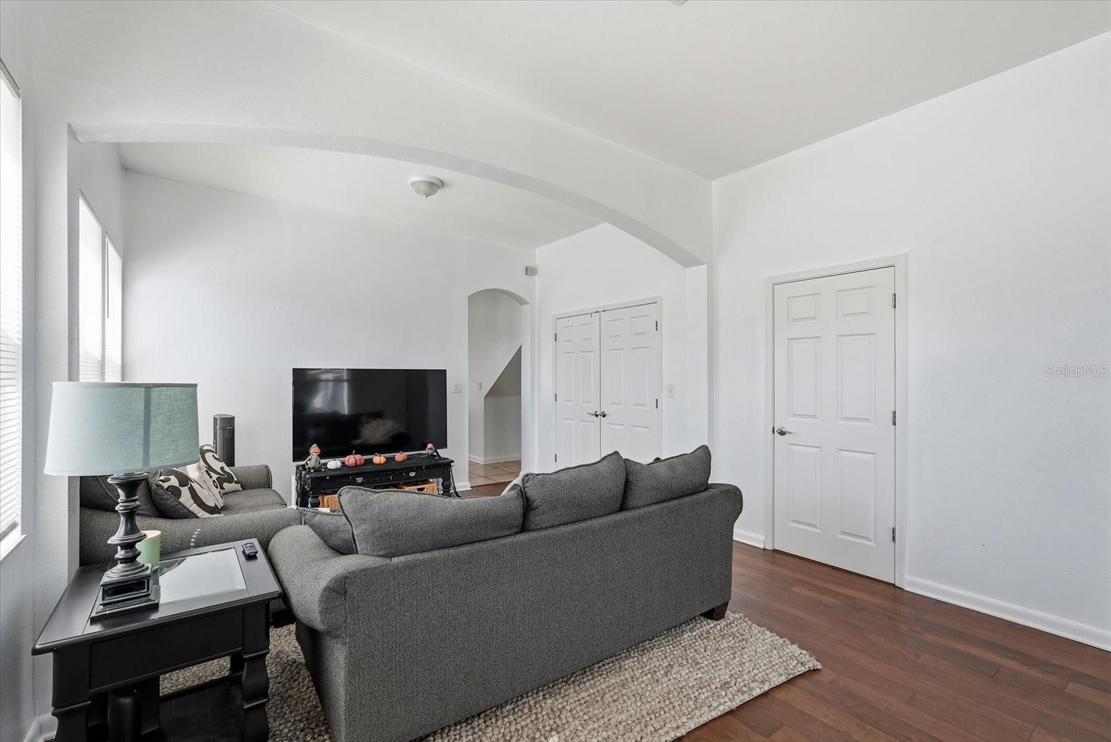 Casas a venda 3 - Jen Dantas 1808 E COLUMBUS DRIVE 1