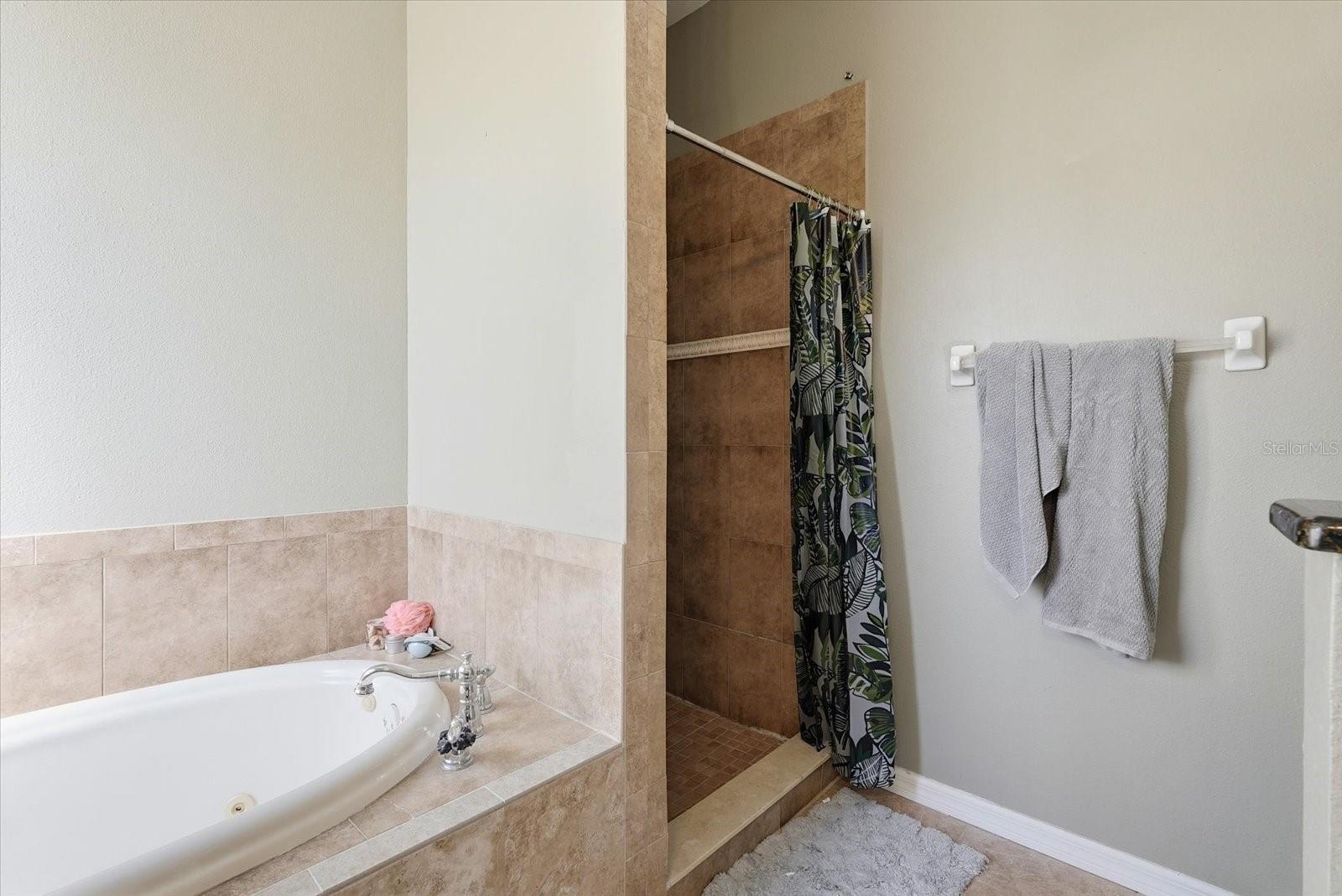 GIUSTOS TWNHMS - Residential Income