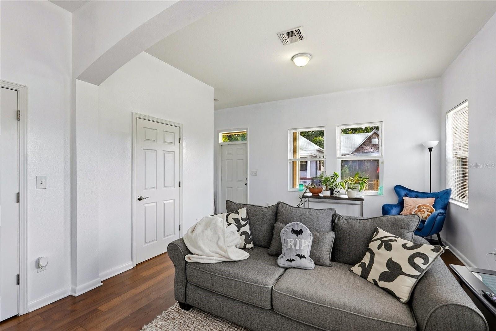 GIUSTOS TWNHMS - Residential Income