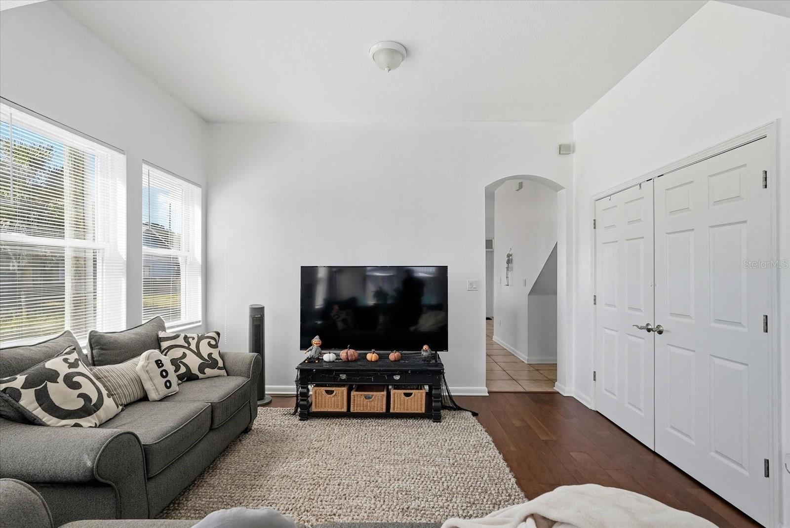 Casas a venda 2 - Jen Dantas 1808 E COLUMBUS DRIVE 1