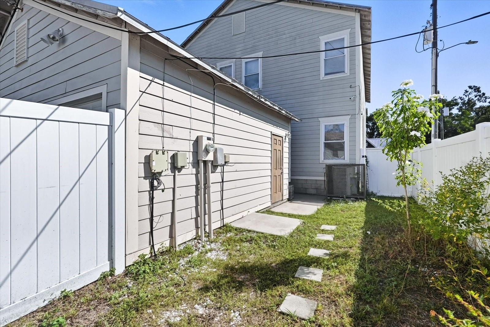 GIUSTOS TWNHMS - Residential Income