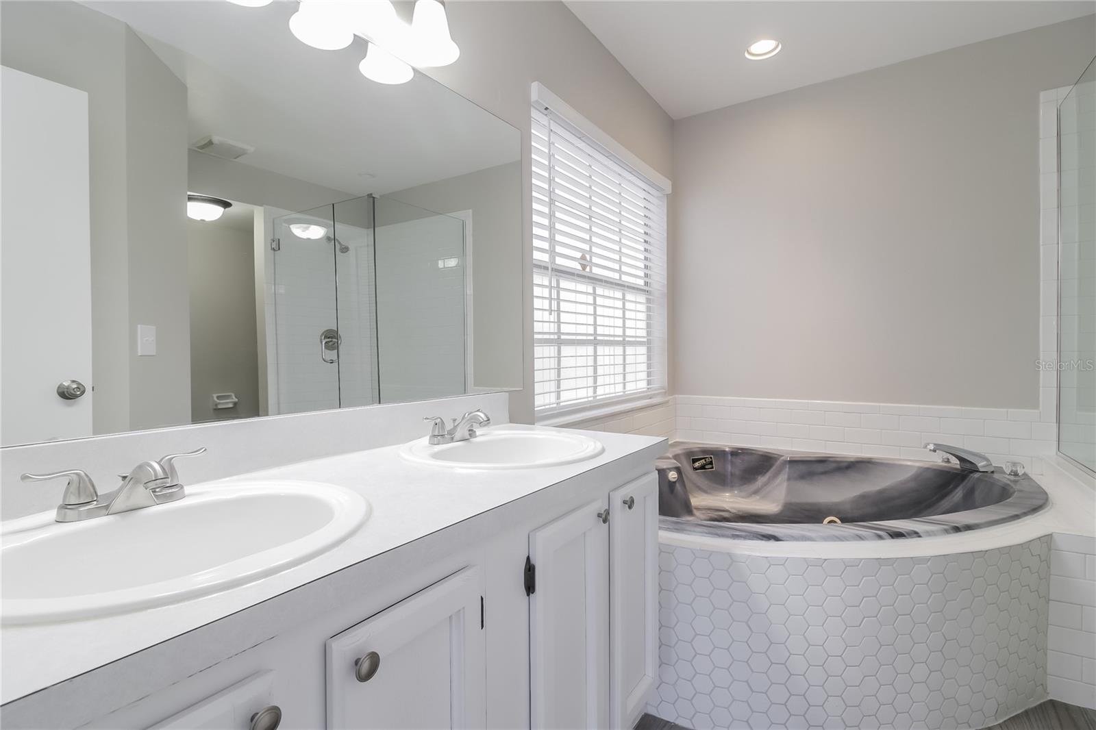 TWIN PINES - Residential Lease