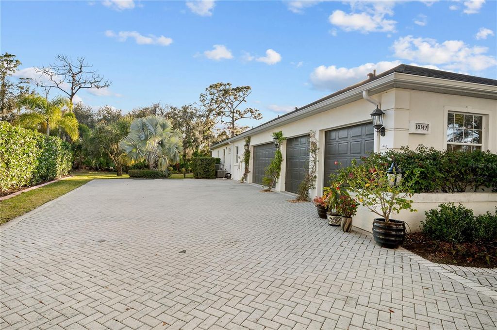 Photo of 10147 Cherry Hills Avenue Circle, Bradenton, FL 34202 (MLS # A4681743)