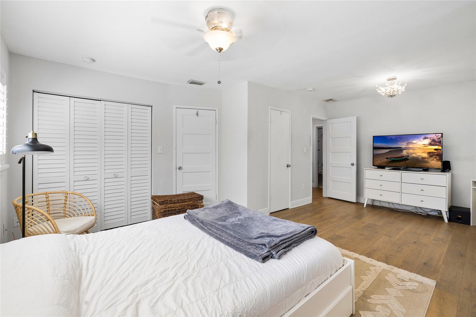 MANHATTAN MANOR REV - Residential