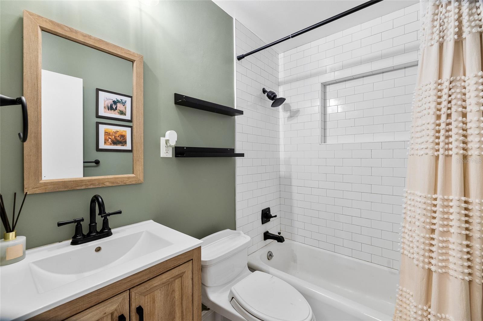 MANHATTAN MANOR REV - Residential