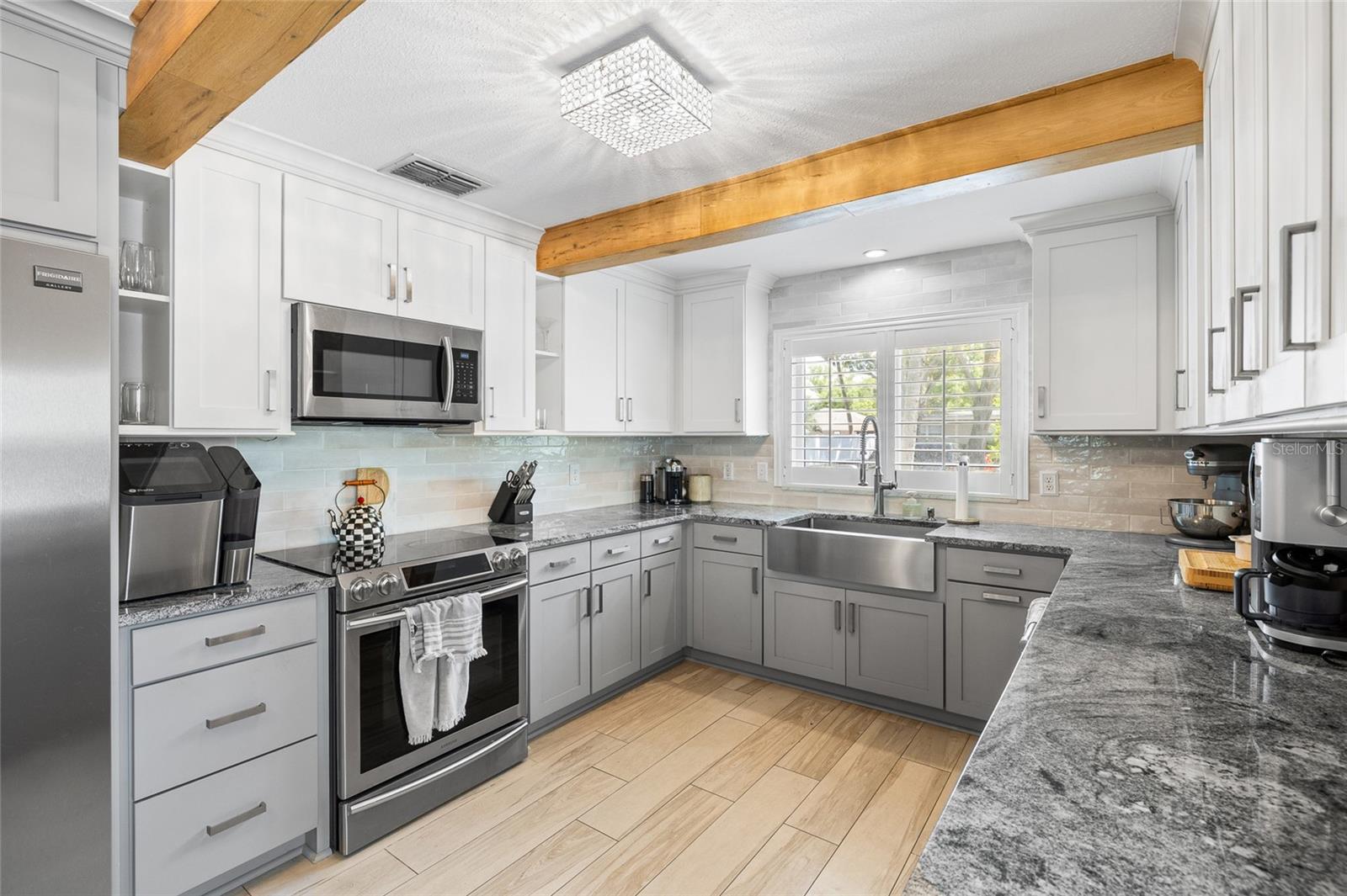 MANHATTAN MANOR REV - Residential