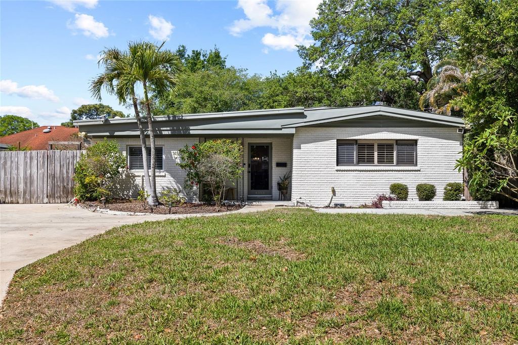 Photo of 4303 S Cameron Avenue, Tampa, FL 33611 (MLS # TB8493005)