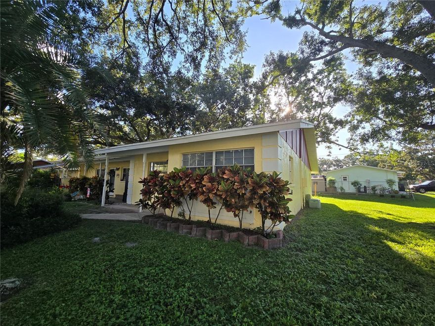 Octoberfest Special — Half month OFF Your First Month’s Rent!
Don’t wait—this rare corner villa in the sought-after Heather Hill 55+ community won’t last! Featuring 2 spacious bedrooms, 2 baths, and serene lake views surrounded by majestic oaks, turtles, herons, and spoonbills.
Just minutes to Downtown Dunedin, shopping, dining, Gulf beaches, and the Pinellas Trail. Enjoy a heated pool, shaded picnic areas, holiday events, and more.
Cable, Internet, water, sewer, trash, and grounds maintenance are all included—so you can simply move in and relax.
Opportunities like this disappear fast—schedule your private tour today before it’s gone!