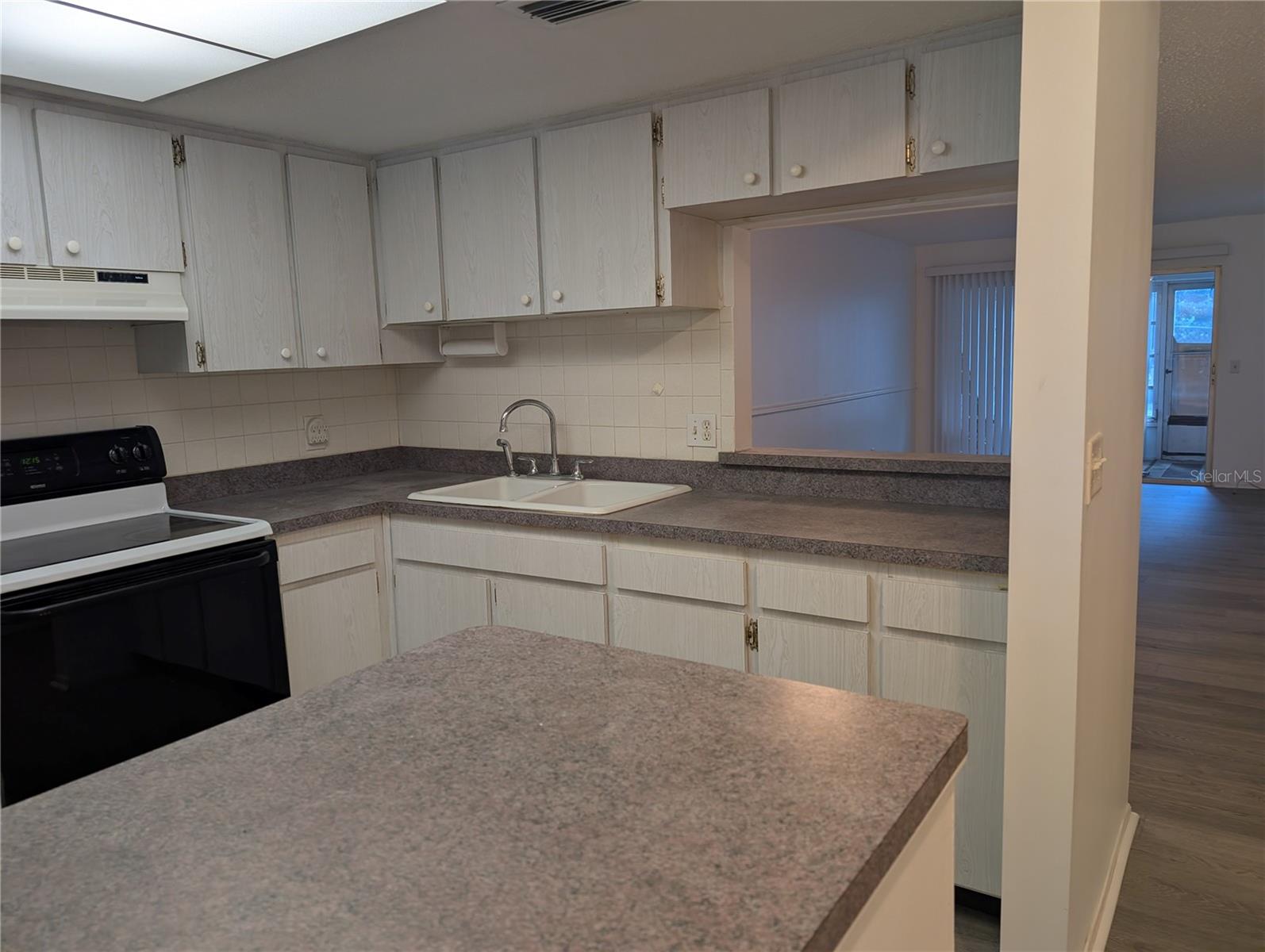 HEATHER HILL APTS - Residential Lease