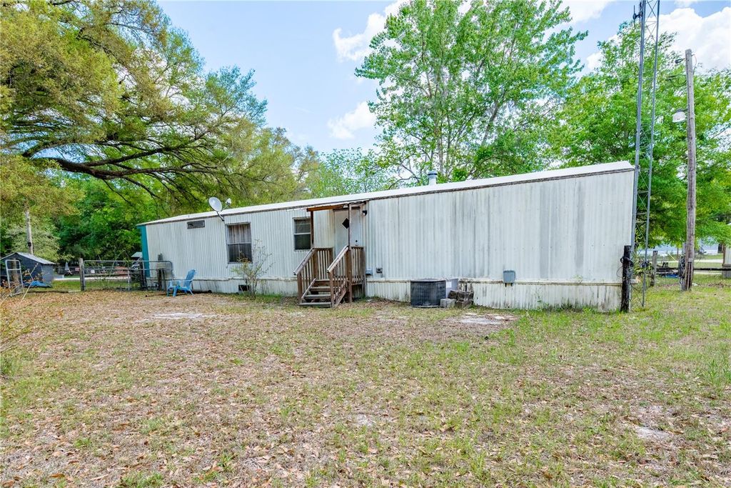 Photo of 8589 SE 66th Avenue, Trenton, FL 32693 (MLS # GC540022)