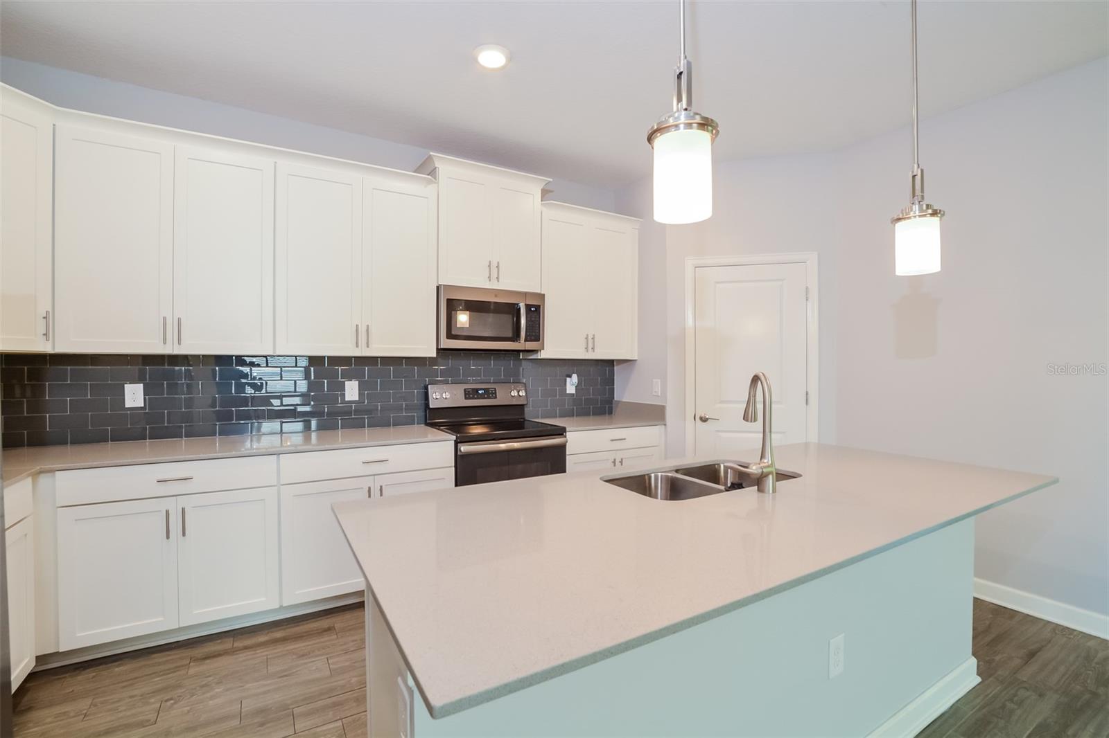 DRAYTON-PRESTON WOODS/PROVIDEN - Residential Lease